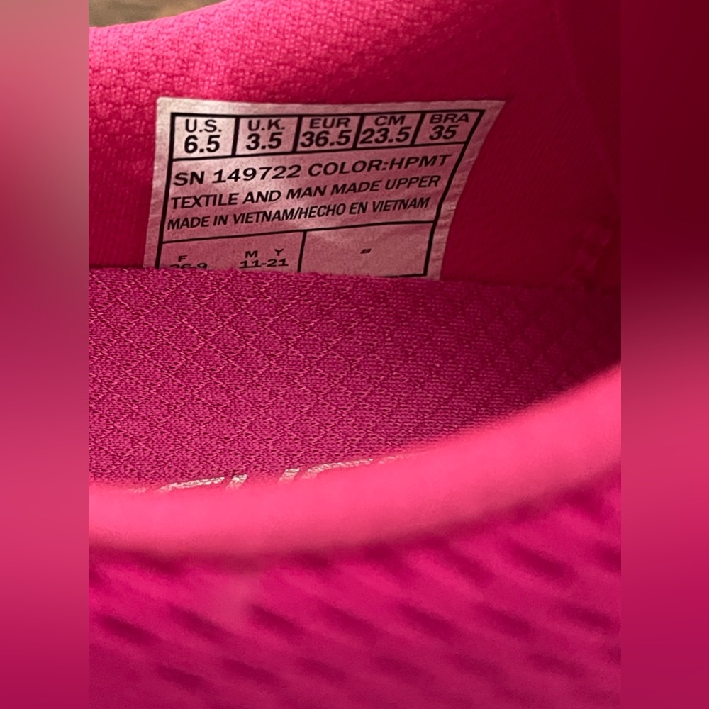 Sketchers Hot Pink Infinity Cool Arch Fit Sneaker Size 6.5 - Picture 10 of 11